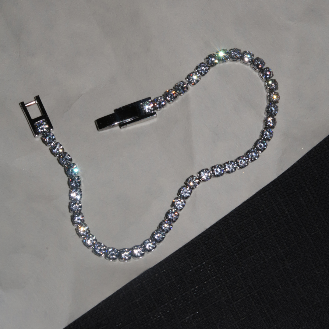 Classic_Tennis_Armband_f4397ff0-cd1c-4979-9dc4-d218a6967d33.png