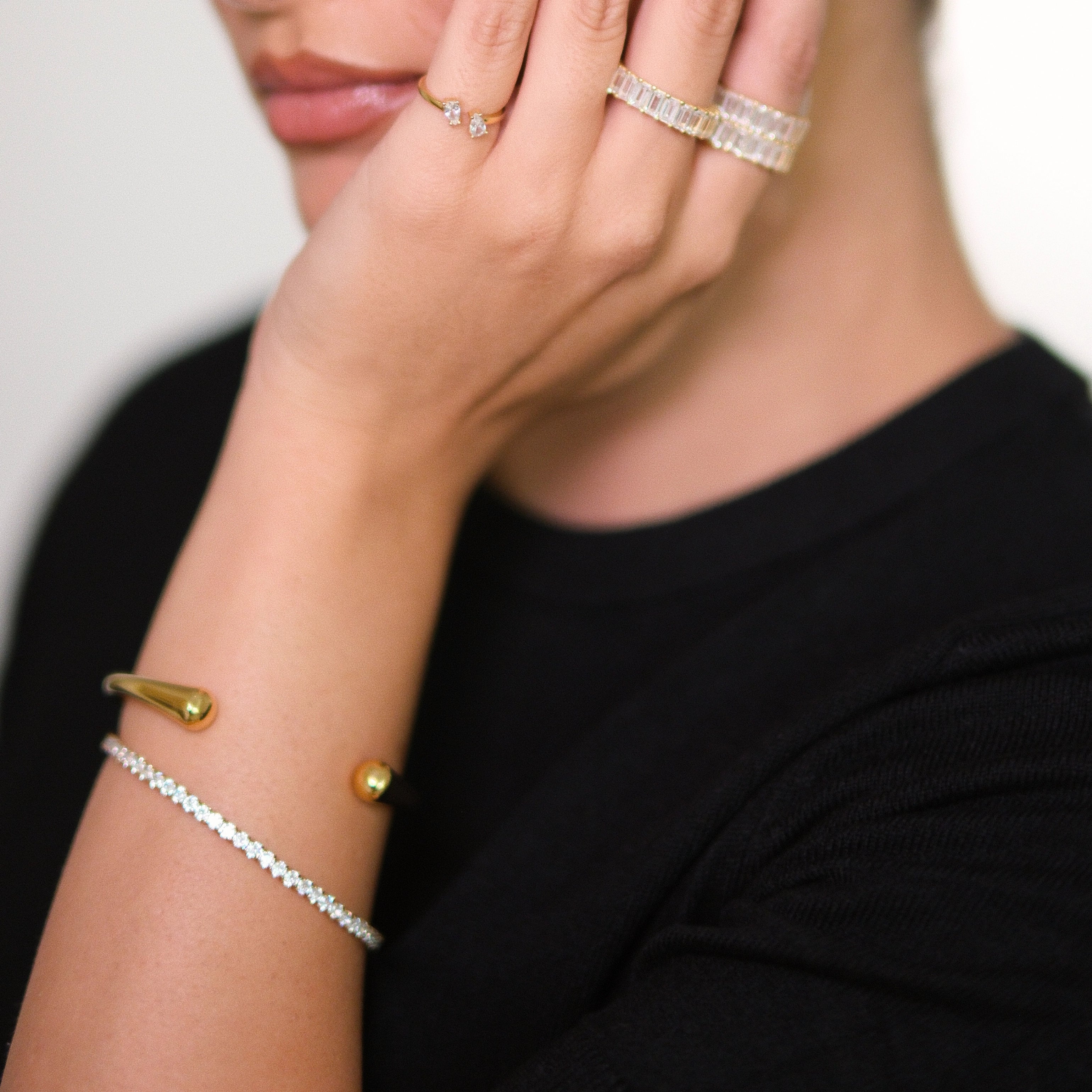 heyam-armcuff-golden-flow.webp