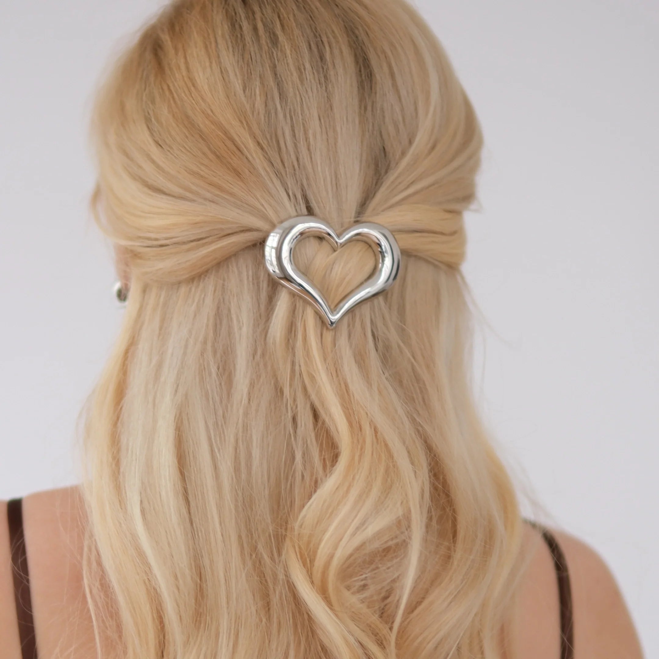 Heart Hair Clip Silber getragen - Heyam Jewelry