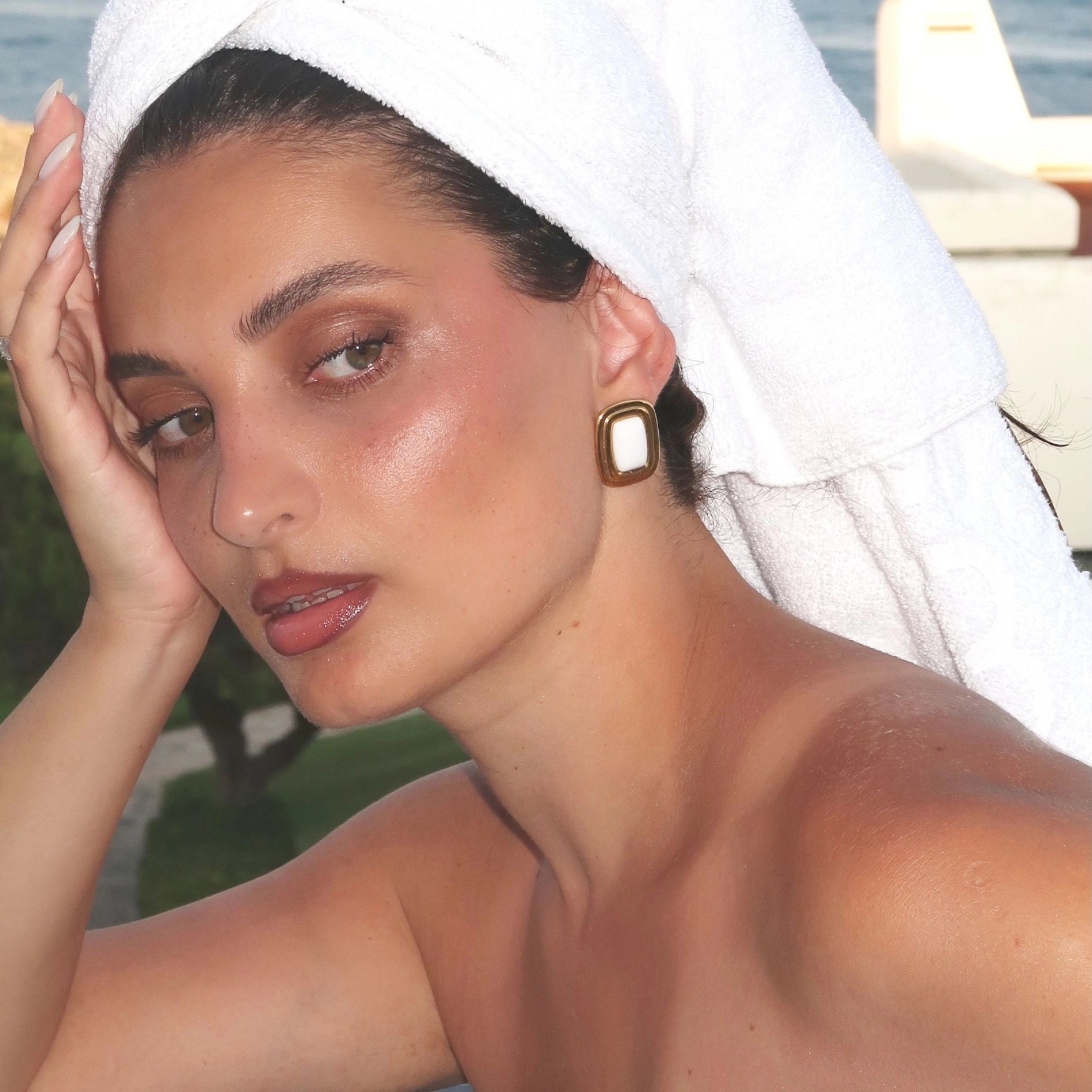 heyam-ivvory-frame-earrings.webp